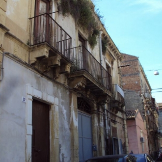 Antico Palazzetto Catania via Benanti - zona Stazzone - vendesi 